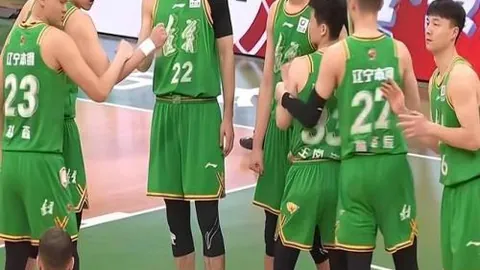 地板钩球世锦赛资格赛次日，中澳女队握手言和。