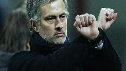 “曼城错失良机遭阿利松严防，球队痛定思痛，全力冲刺下一战胜利！”